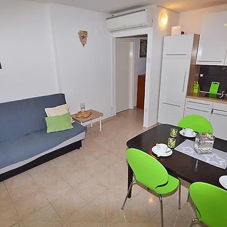 In Pula/istrien 35388 דירה *